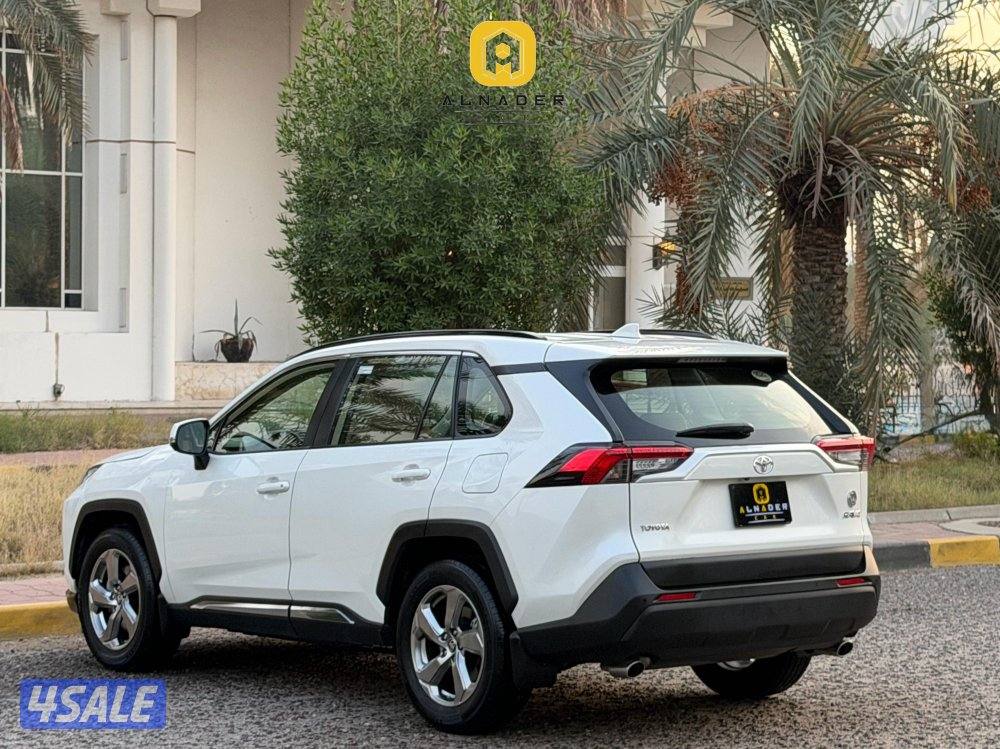 للبيع RAV 4 موديل 2021 وارد الساير5