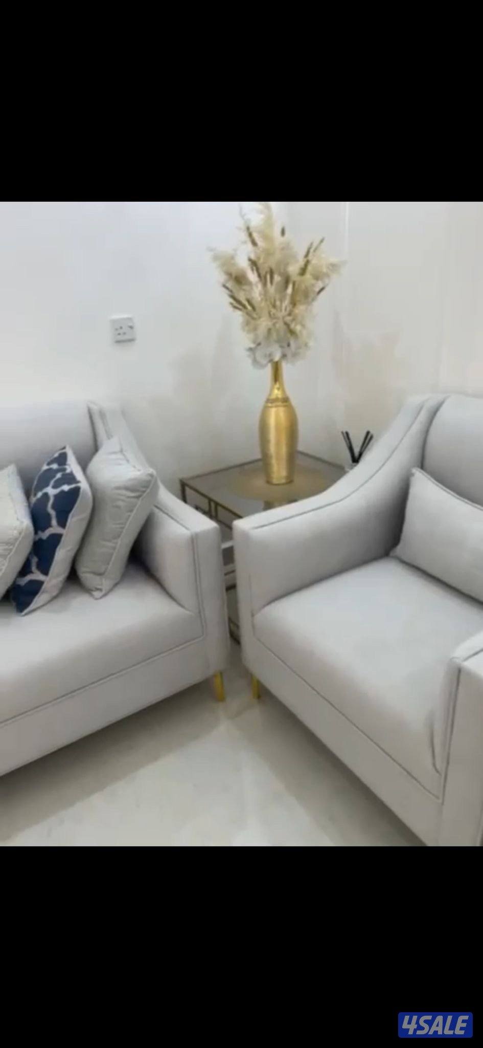 للبيع طقم كنب مقاس كبير شبه جديد تفصال الضجيج مع طالولاته2