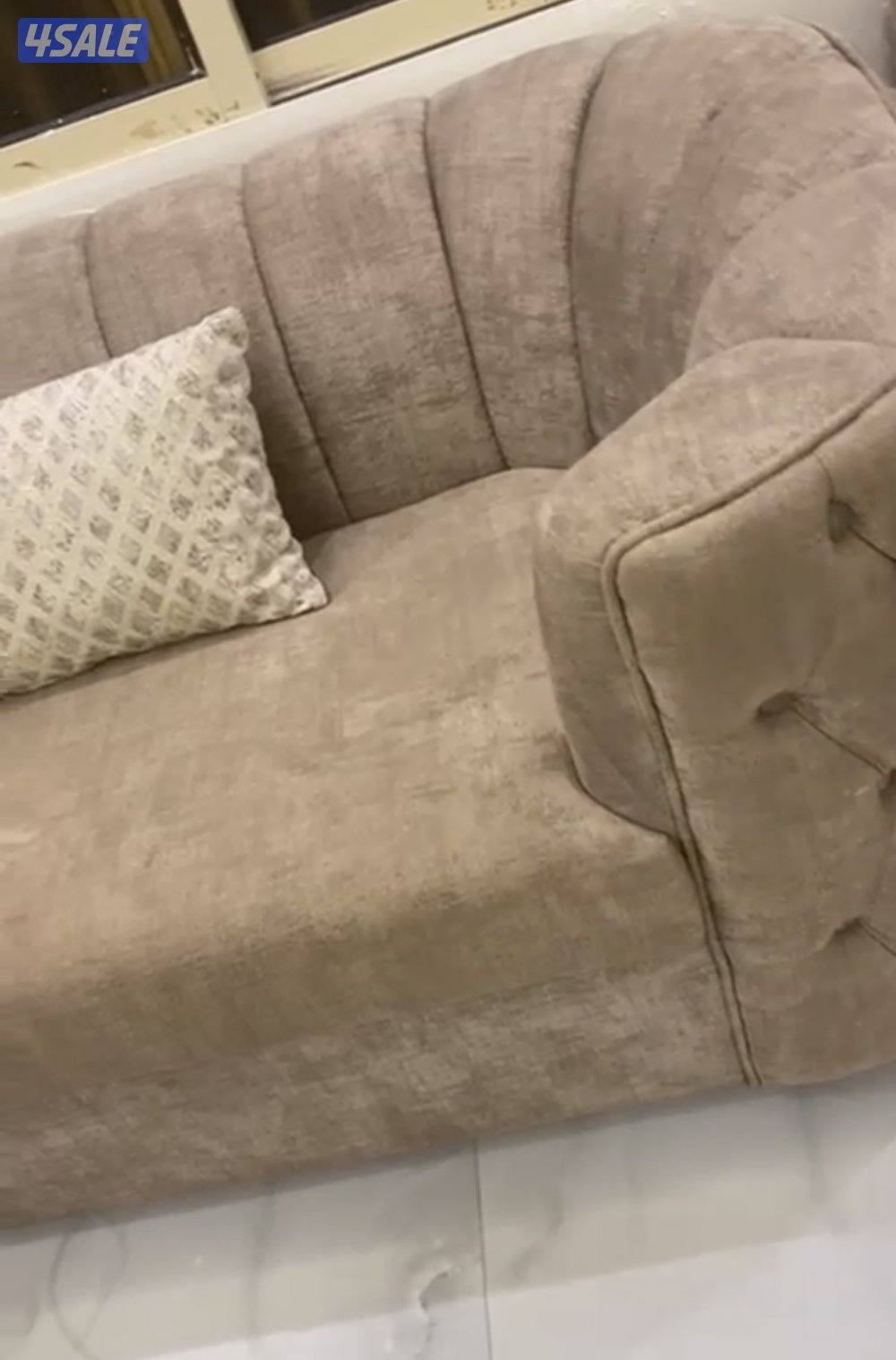 غنفات مستعمل جديد مع طاولات وثريات بحالك جيدة جداً0