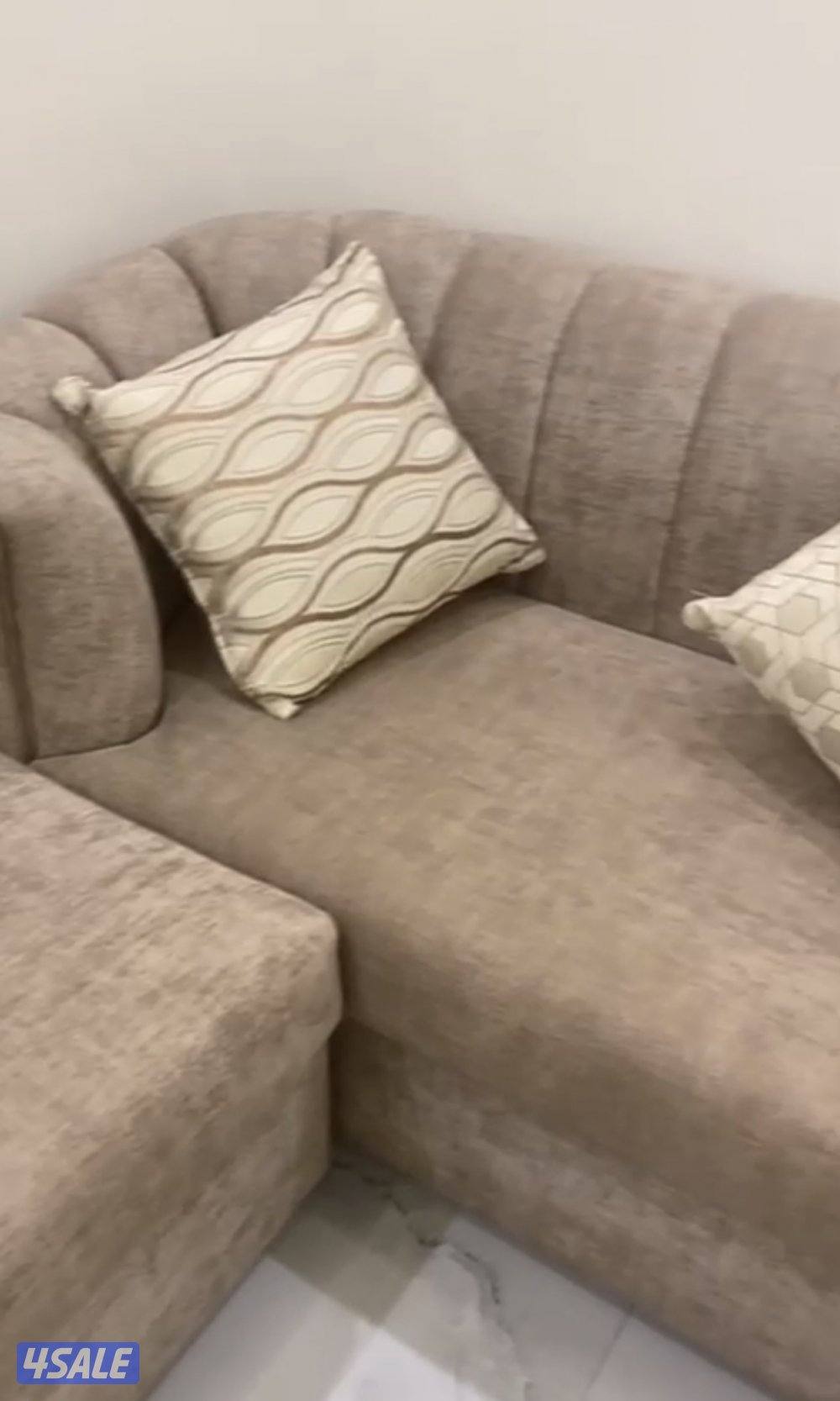 غنفات مستعمل جديد مع طاولات وثريات بحالك جيدة جداً1