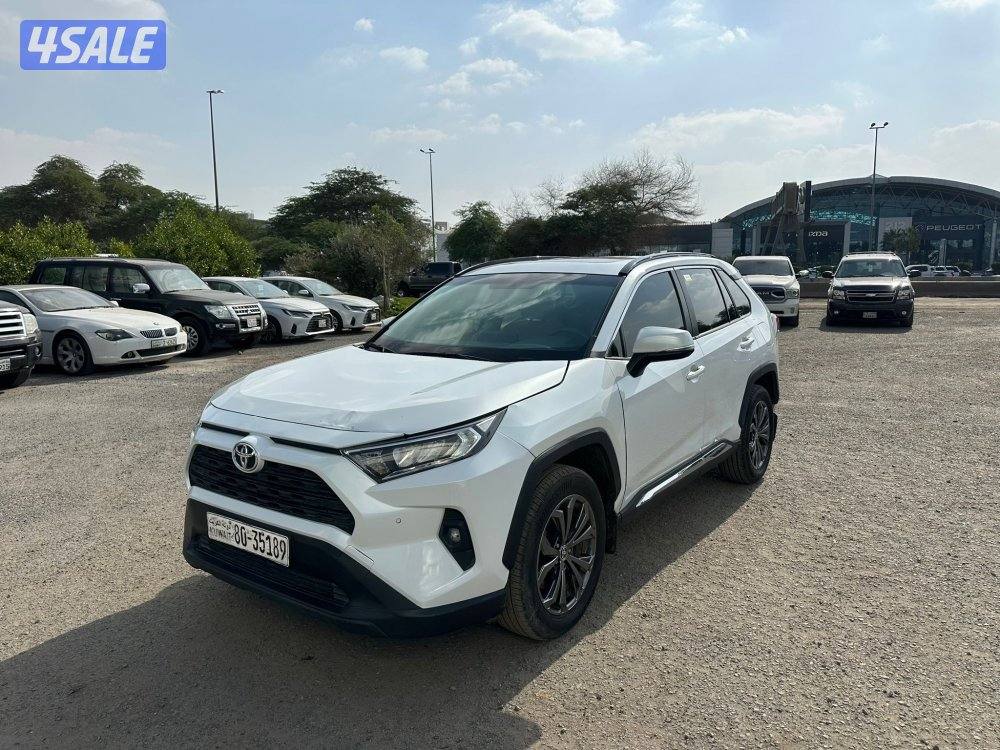 لللبيع جيب تايوتا راف 4 طراز 20244