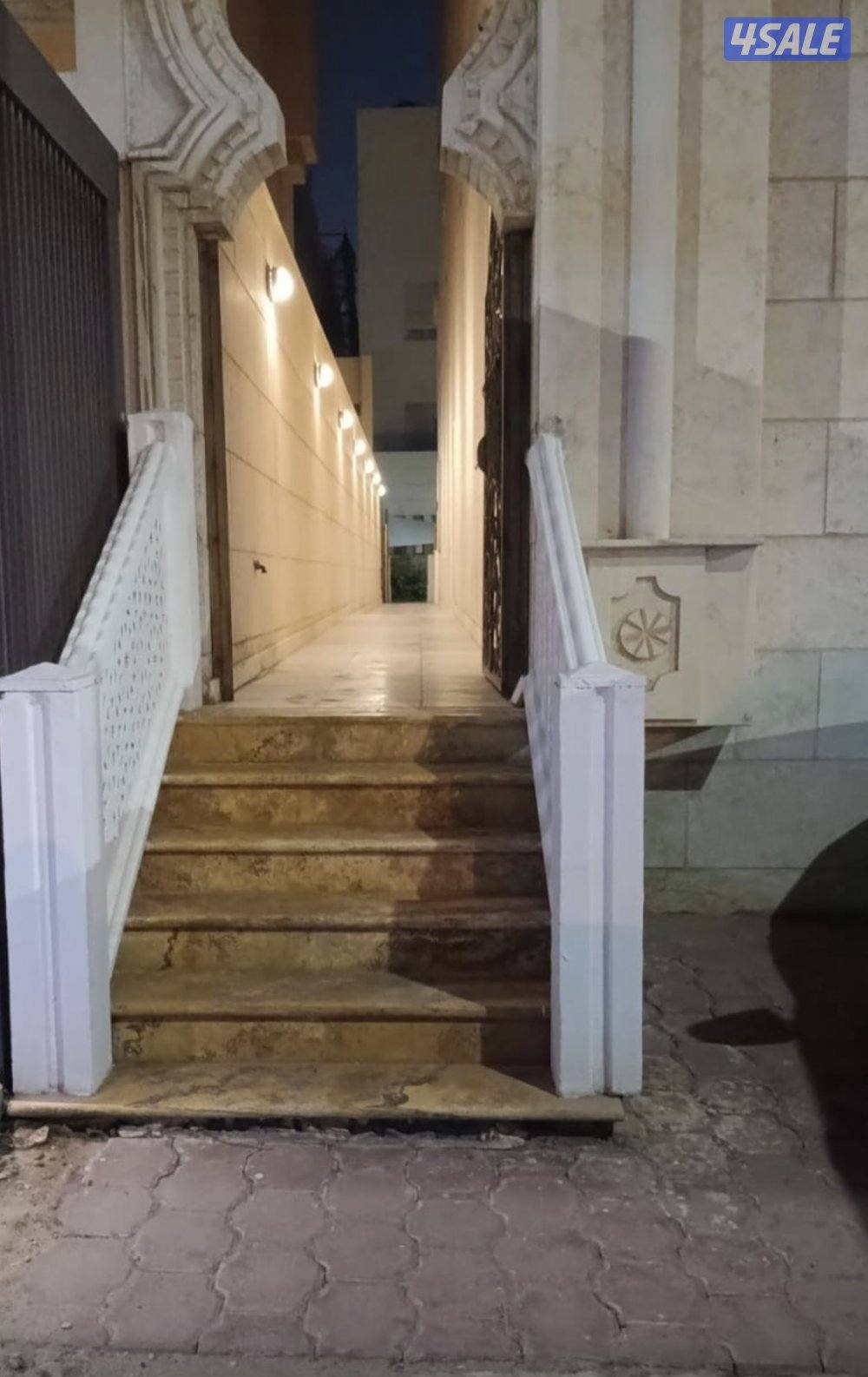 شقه فنيطيس غرفتين صاله حمامين للمعاريس ومواقف 3من المالك0