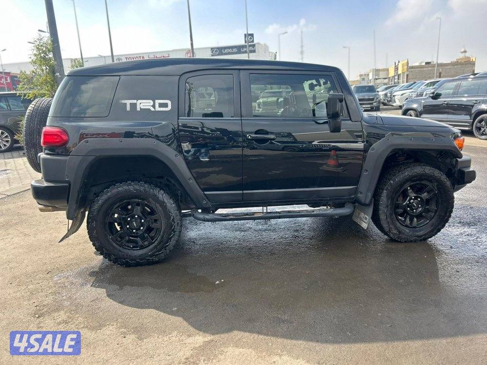 تويوتا FJ cruiser موديل 2015  ماشي 275.000 k.m  وارد الساير2