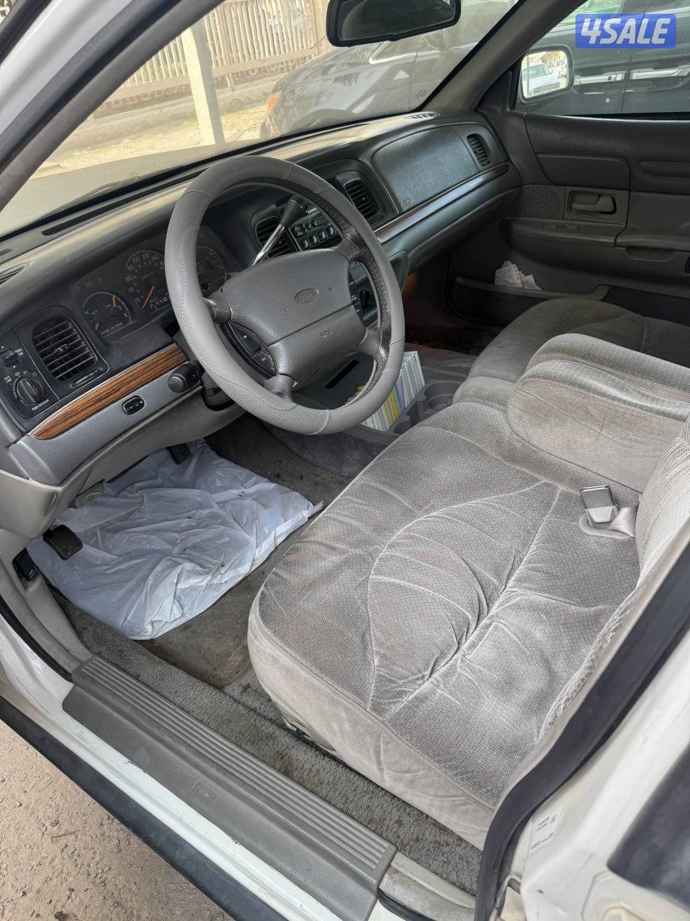 للبيع فورد كراون فكتوريا1