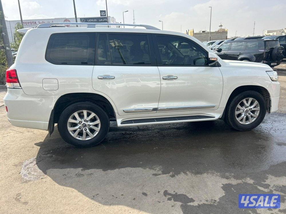 تويوتا لاند كروزر GX.R-V8 موديل 2018 ماشى 340.000 k.m واردالساير.2