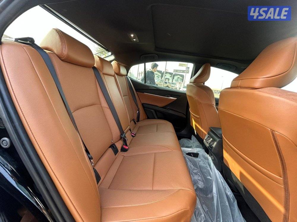 تويوتا  كامرى GLE موديل 2025 ماشى 18.000 k.m وارد الساير4