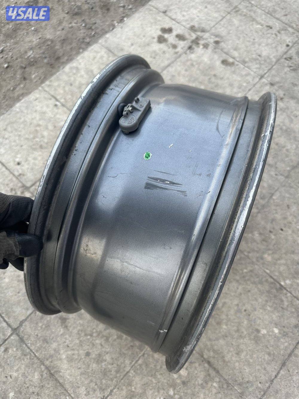 للبيع رنقات برايد ٥براغي حجم ١٧ اصليه مع رماناتها و براعيها وسناسر1