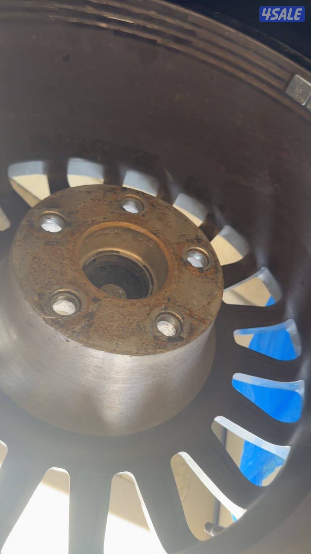 للبيع رنقات برايد ٥براغي حجم ١٧ اصليه مع رماناتها و براعيها وسناسر2