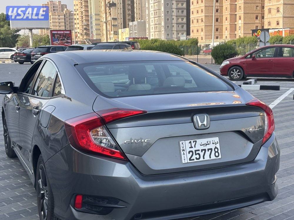 للبيع هوندا سيفك موديل 2020 عداد96 الف بحاله وكاله8