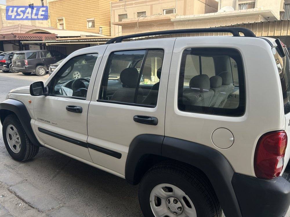 للبيع جيب شروكي 2003 سبورت بحاله ممتازه دبل قير6