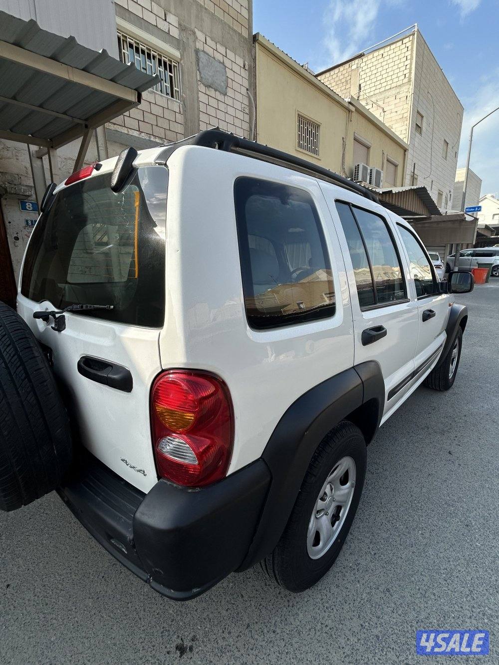 للبيع جيب شروكي 2003 سبورت بحاله ممتازه دبل قير10