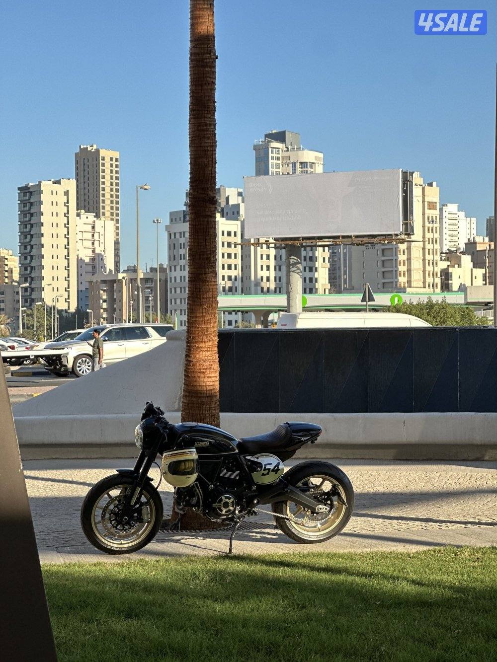 Ducati scrambler cafe racer3