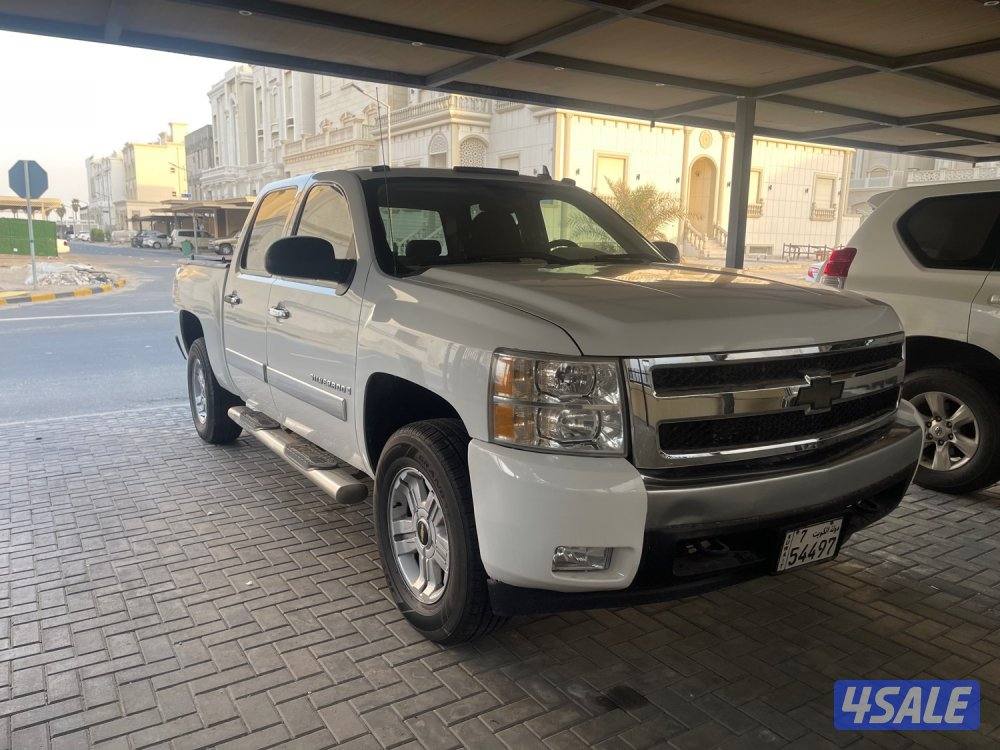 للبيع وانيت سلفرادو موديل 2008 دبل قير Z71 شرط الفحص4