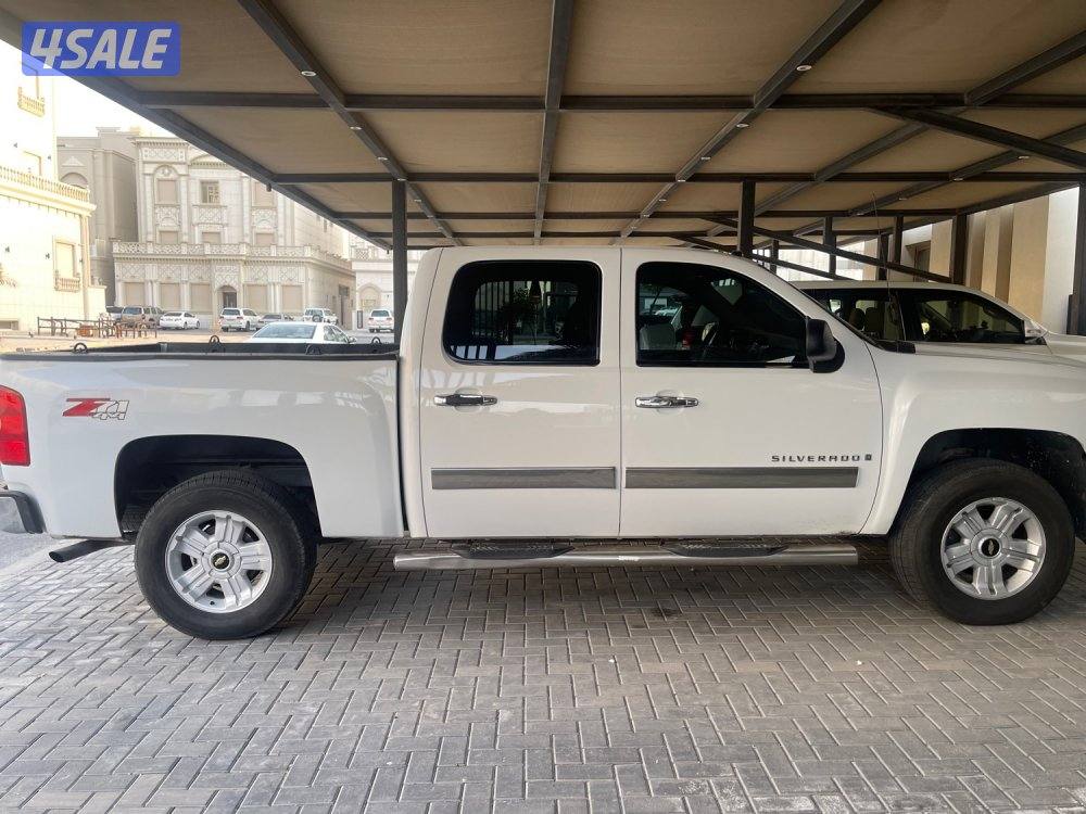 للبيع وانيت سلفرادو موديل 2008 دبل قير Z71 شرط الفحص5