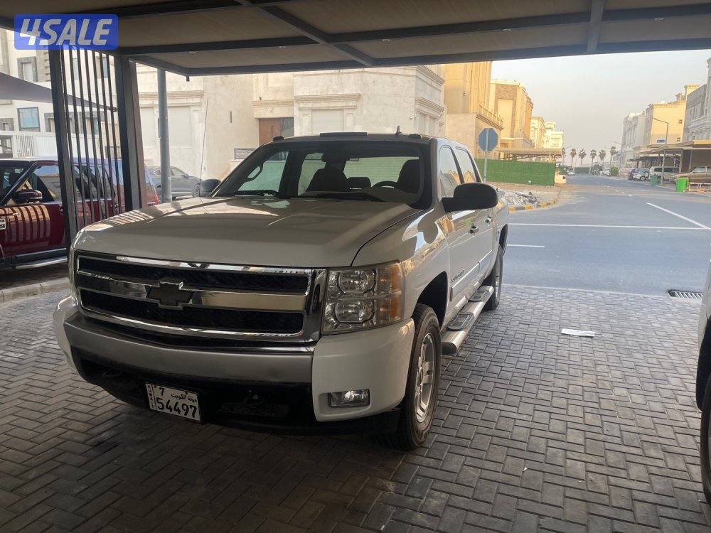 للبيع وانيت سلفرادو موديل 2008 دبل قير Z71 شرط الفحص7