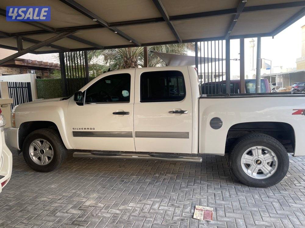 للبيع وانيت سلفرادو موديل 2008 دبل قير Z71 شرط الفحص8