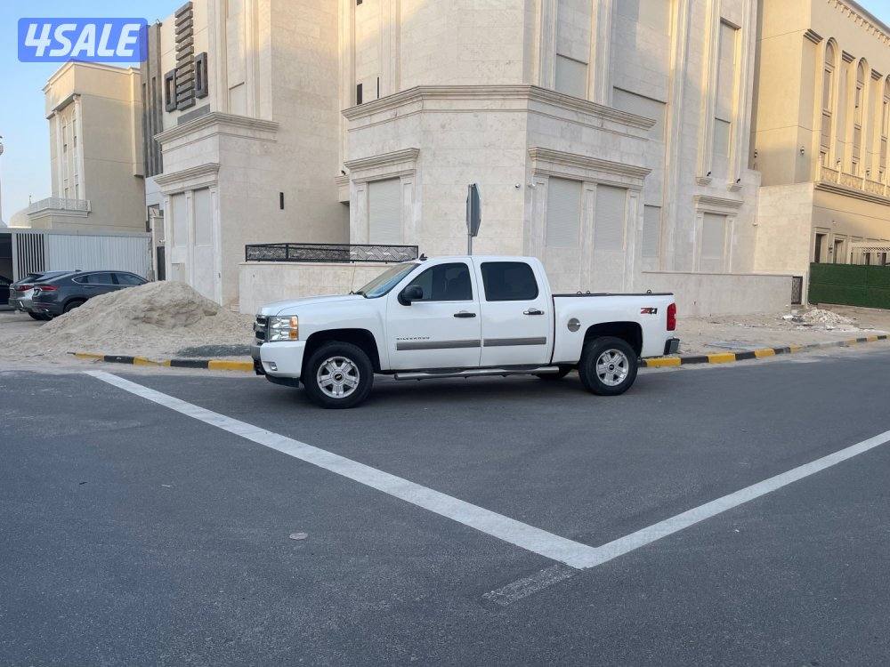 للبيع وانيت سلفرادو موديل 2008 دبل قير Z71 شرط الفحص9