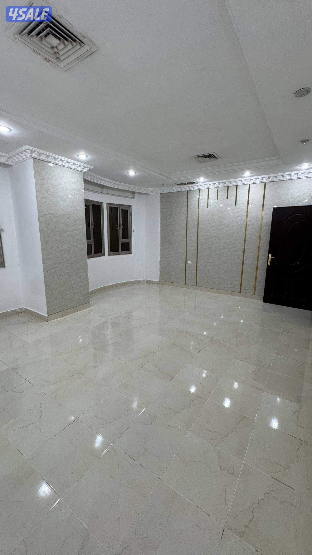 للاجار شقه في صباح الاحمد ٣ غرف ١ ماستر وصاله كبيره٣حمامات ومطبخ وخادم2