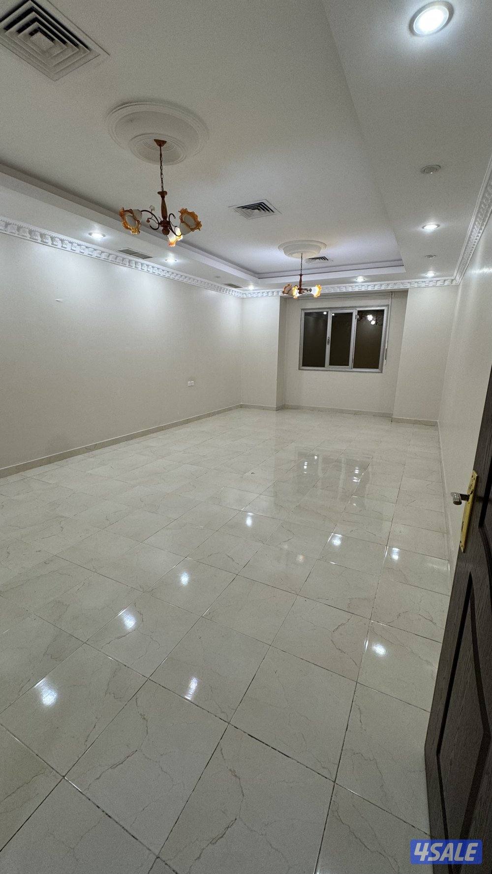 للاجار شقه في صباح الاحمد ٣ غرف ١ ماستر وصاله كبيره٣حمامات ومطبخ وخادم4