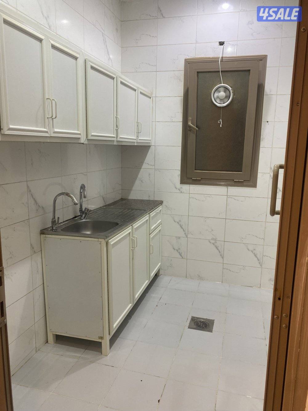 شقة للايجار غرفة وصالة ومطبخ وحمام3