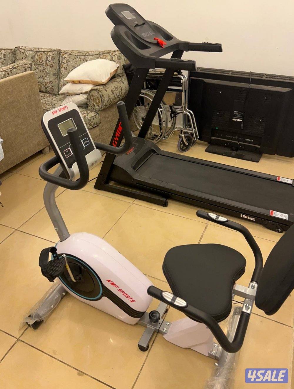 للبيع جهاز مشي مع دراجة ثابتة  جهاز المشي في كفلة 8 شهور سعر الشرا 2441