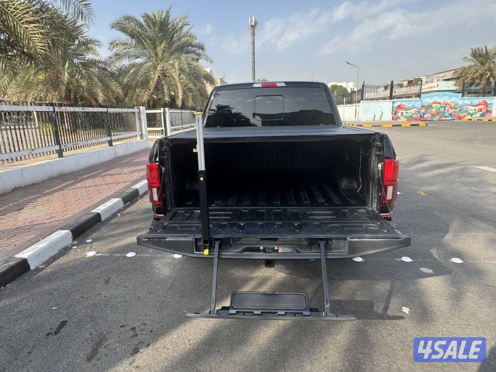 Ford F150 Lariat sport 4*4 / V88