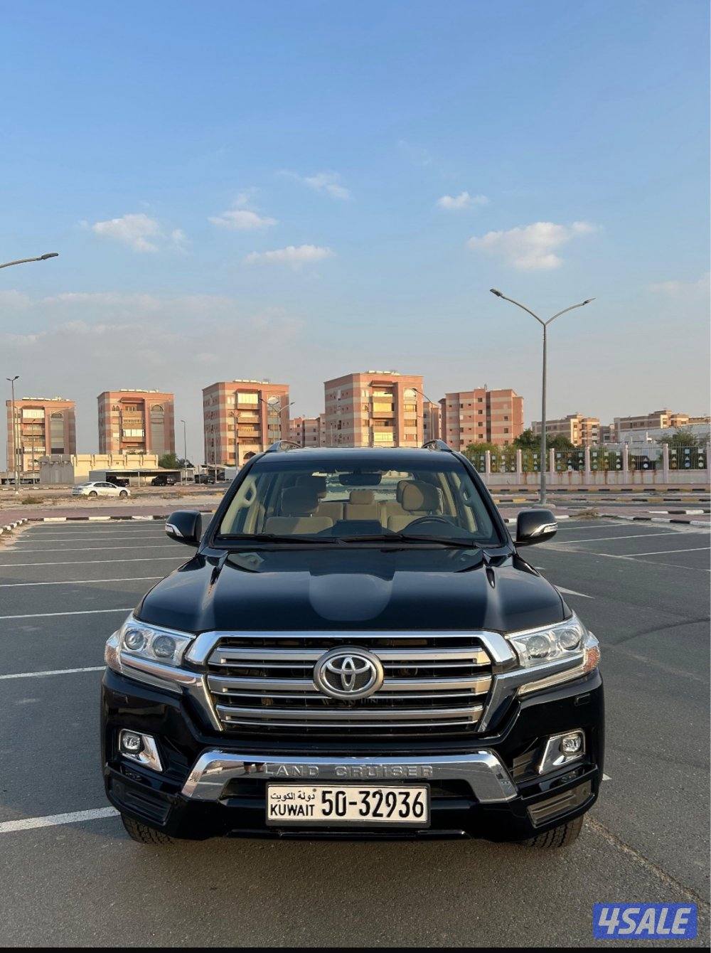 للبيع جيب لاندكروزر ٢٠١٨0