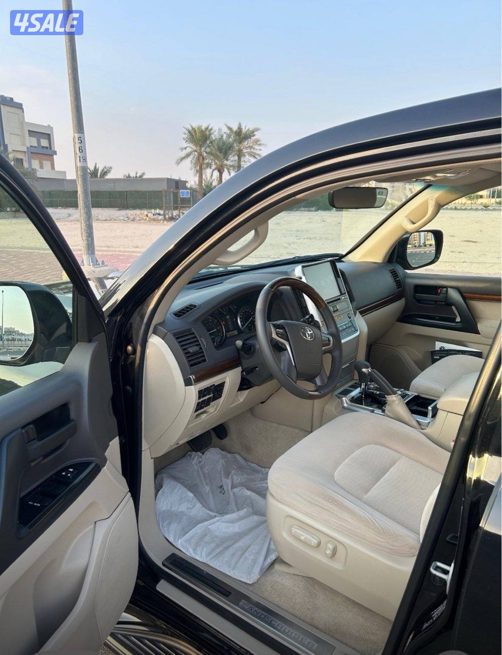 للبيع جيب لاندكروزر ٢٠١٨2