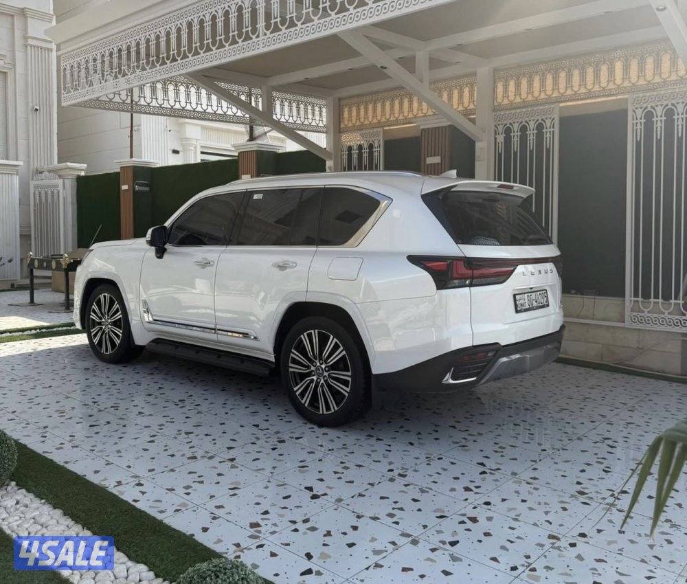 لكزس LX570 الساير 2024 درجه اولى بحاله الوكاله عداد 14الف0