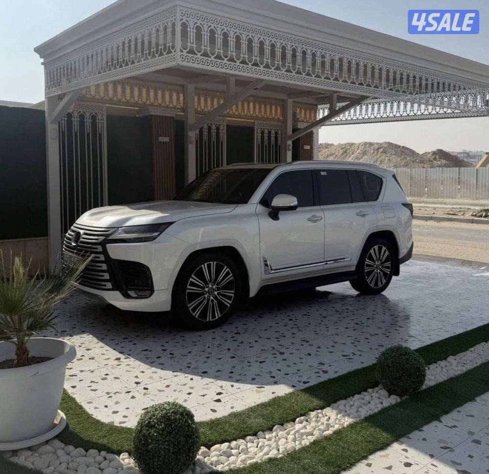 لكزس LX570 الساير 2024 درجه اولى بحاله الوكاله عداد 14الف1