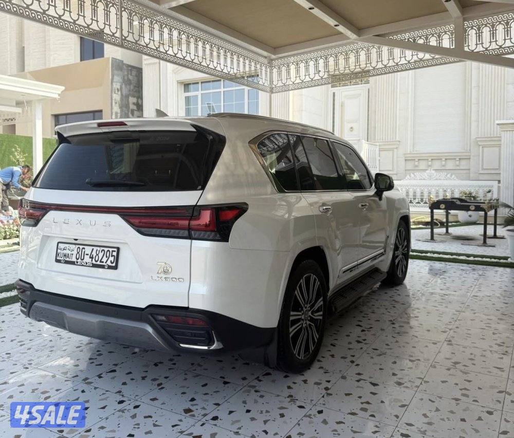 لكزس LX570 الساير 2024 درجه اولى بحاله الوكاله عداد 14الف3