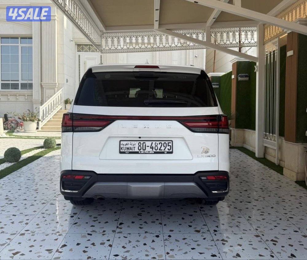 لكزس LX570 الساير 2024 درجه اولى بحاله الوكاله عداد 14الف4