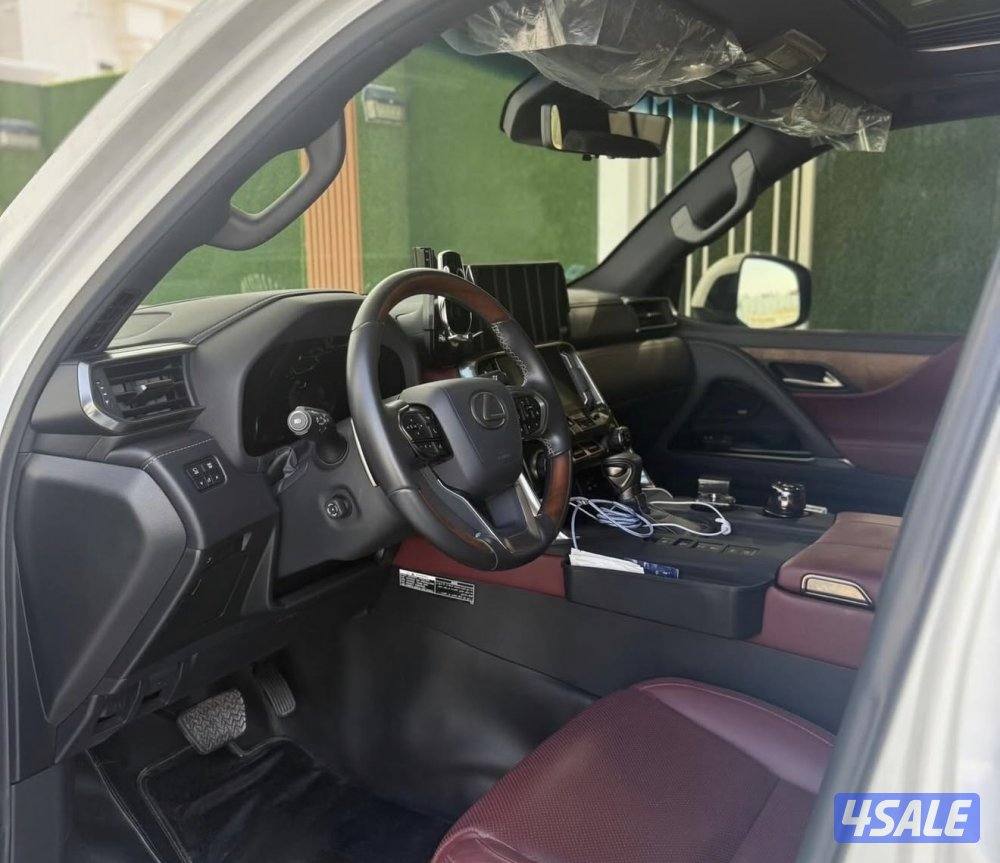 لكزس LX570 الساير 2024 درجه اولى بحاله الوكاله عداد 14الف6