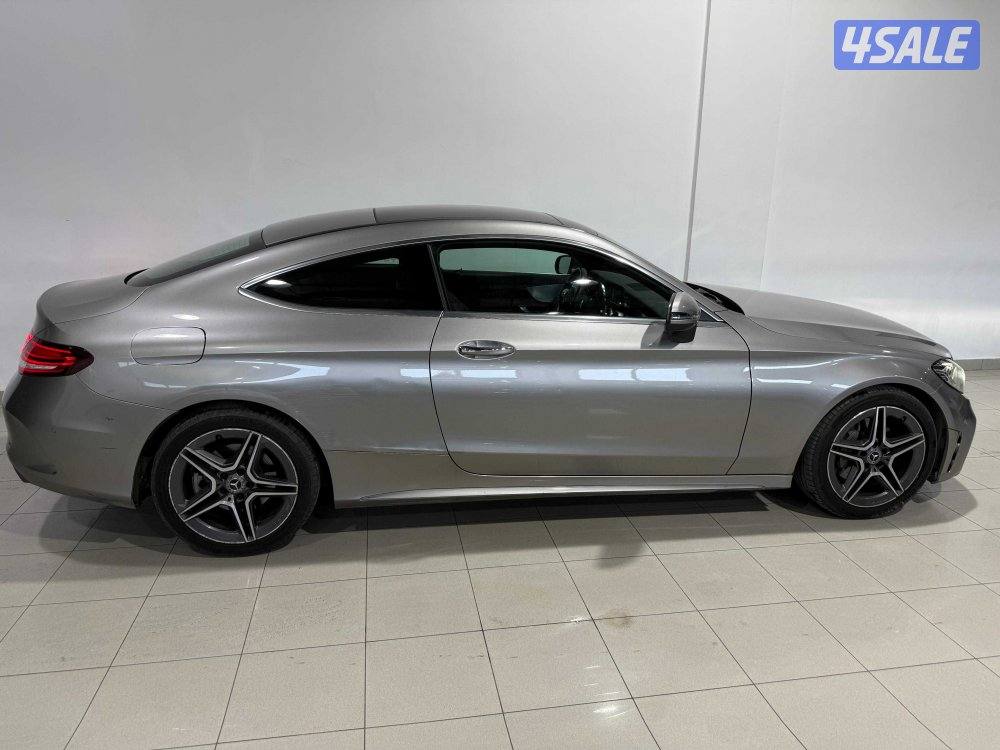 Mercedes-Benz C200 Premium0