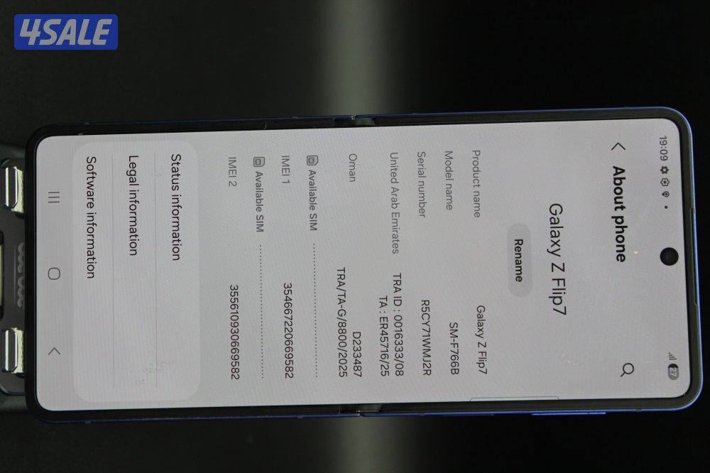 samsung z flip 7 used small dote in screen2
