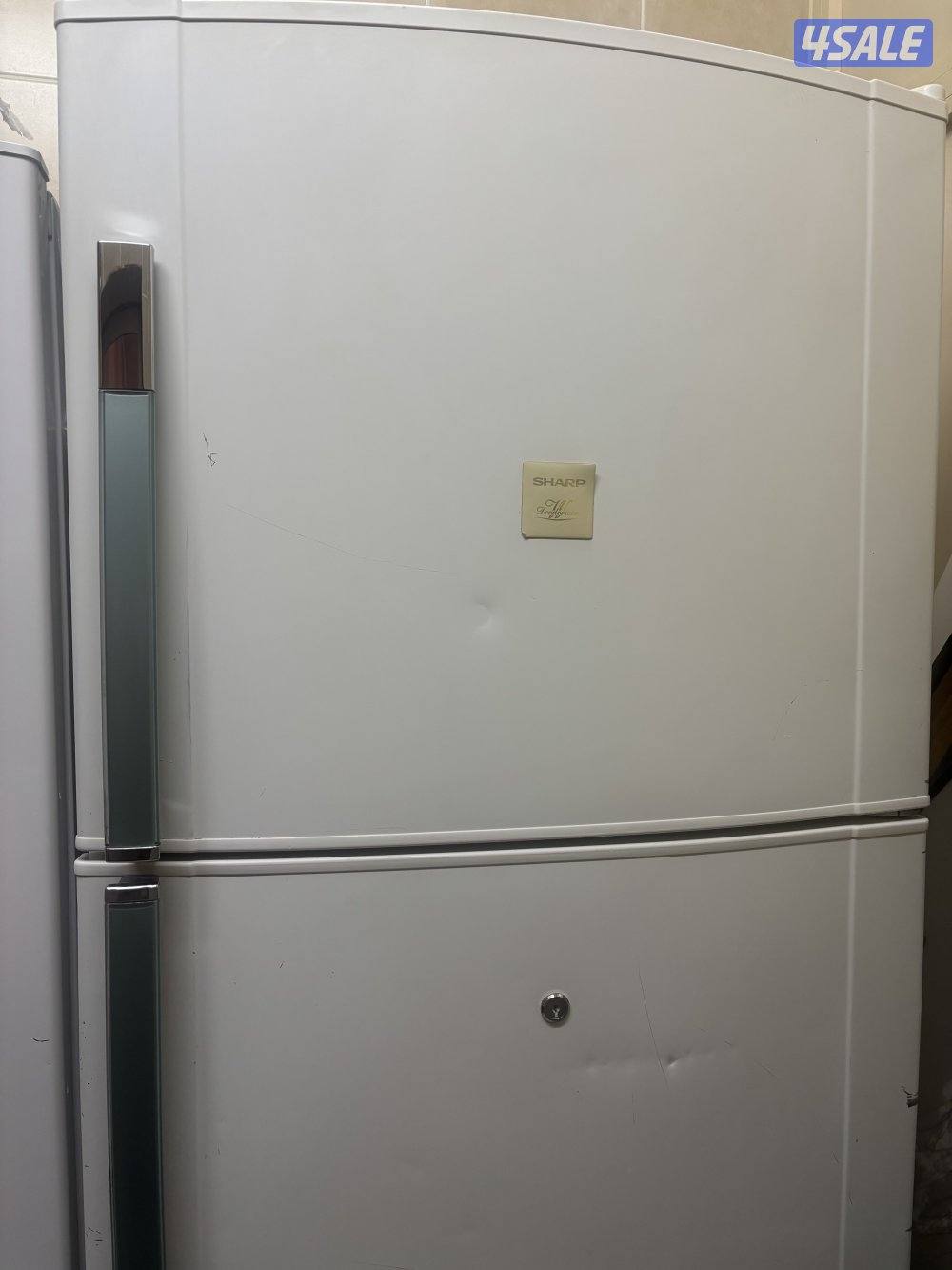 للبيع ثلاجتين كبيرة وصغيرة2