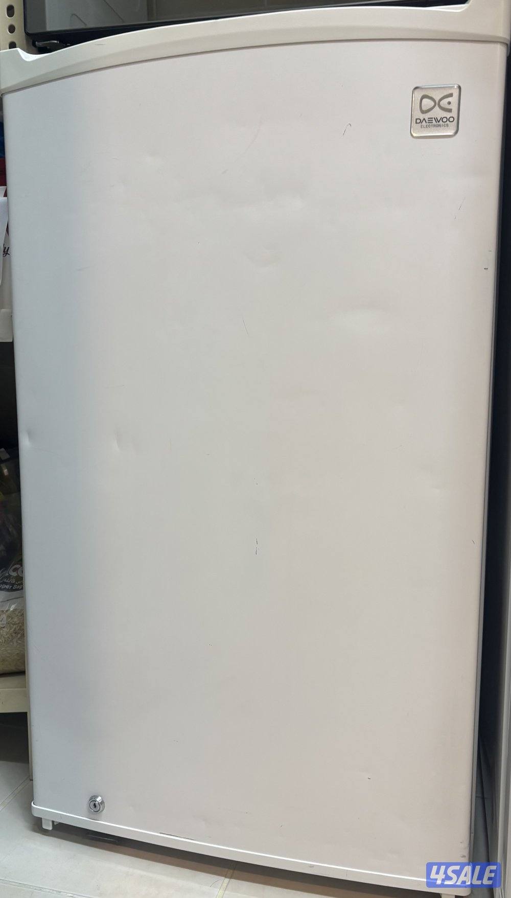 للبيع ثلاجتين كبيرة وصغيرة4