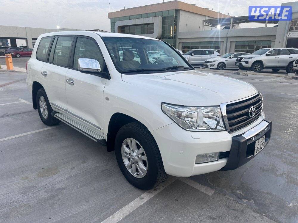 للبيع لاندكروزر GXR v8 وارد الوكالة الساير0