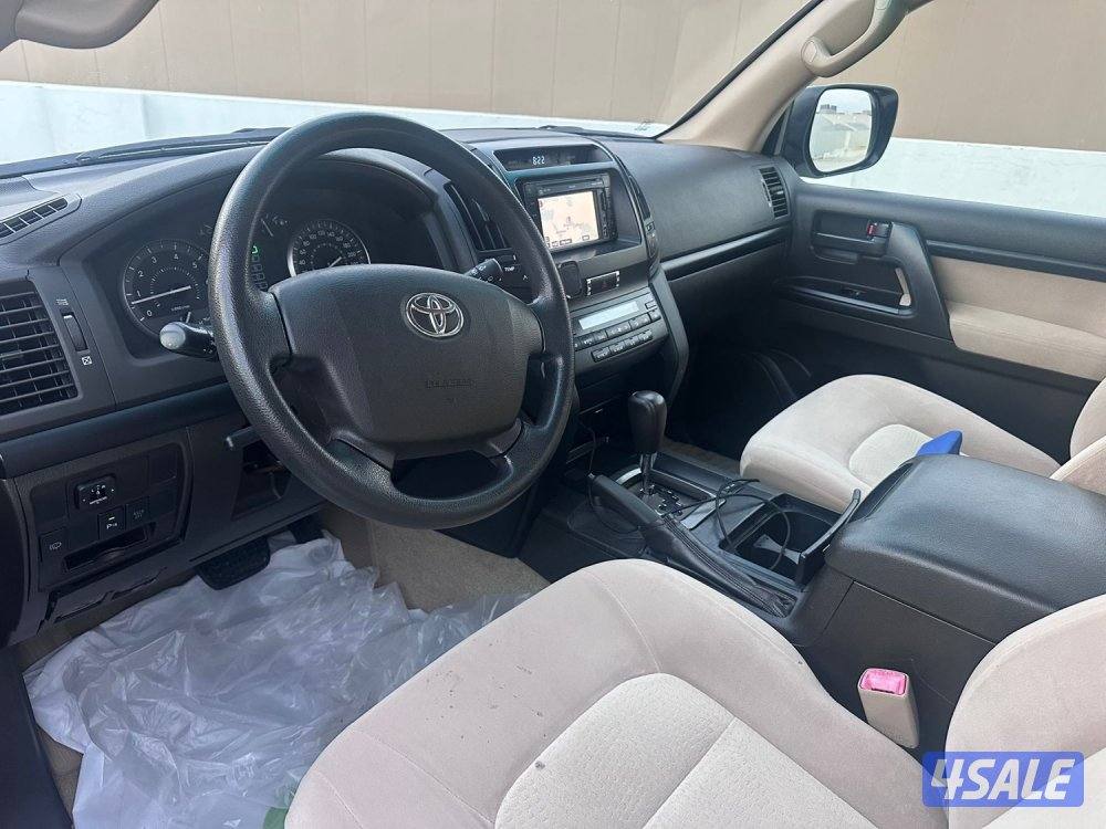 للبيع لاندكروزر GXR v8 وارد الوكالة الساير5