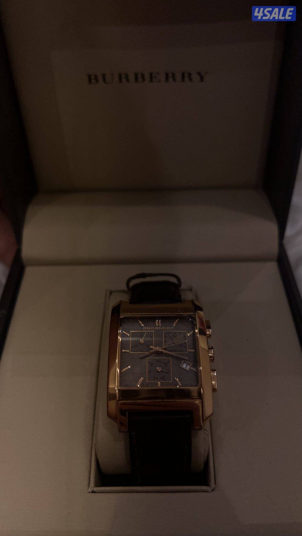ساعة بربري برونز مع بكجها مستعمله (البطاريه تحتاج تبديل0