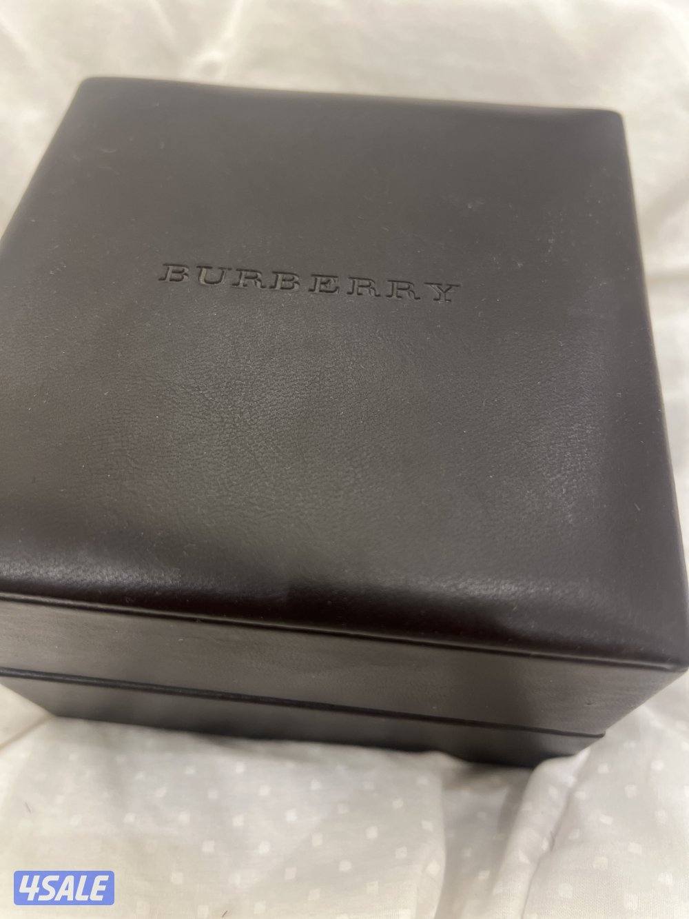 ساعة بربري برونز مع بكجها مستعمله (البطاريه تحتاج تبديل1