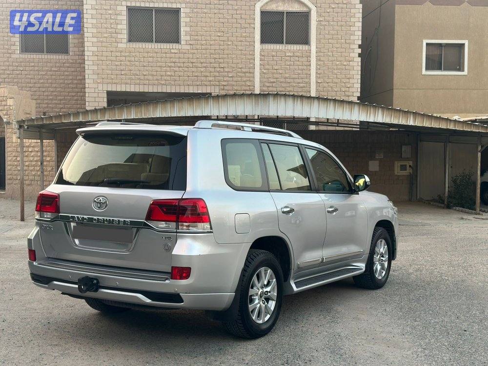 لاندكروز 2018 كامل الموصفات0