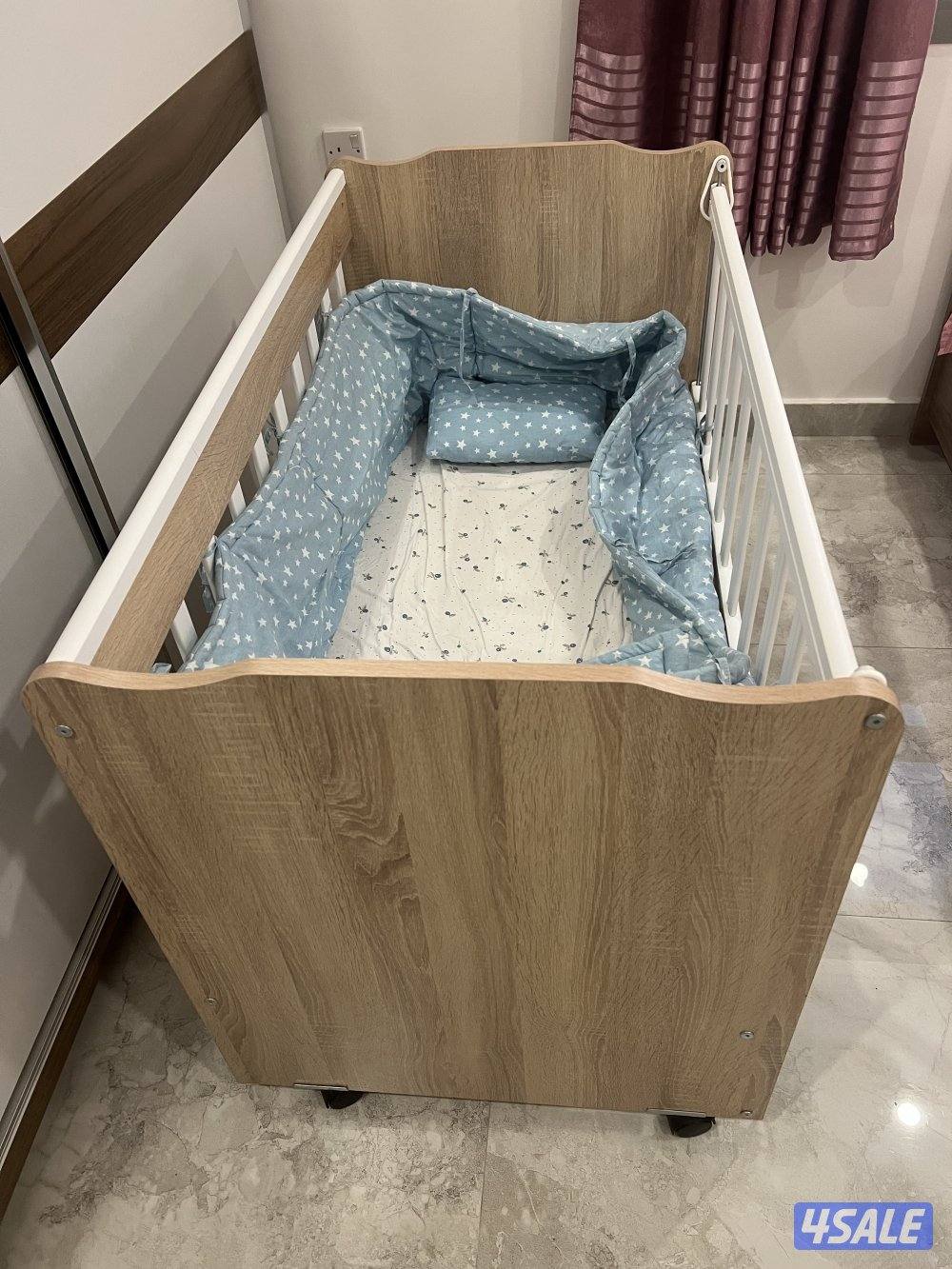 للبيع سرير أطفال1