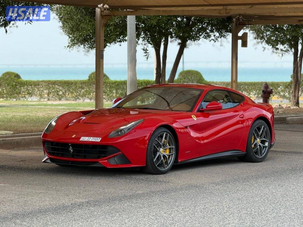 للبيع : فيراري  F12 موديل : 2017 عداد : 70 الف0