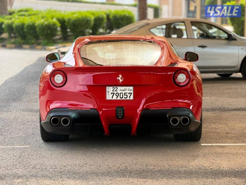 للبيع : فيراري  F12 موديل : 2017 عداد : 70 الف2