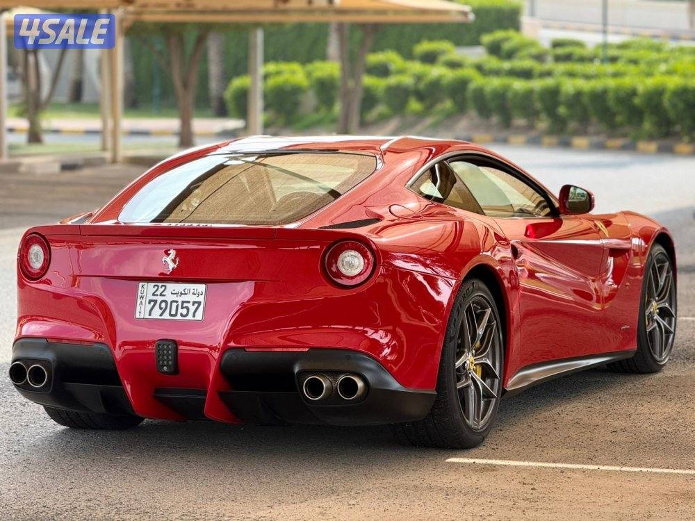 للبيع : فيراري  F12 موديل : 2017 عداد : 70 الف5