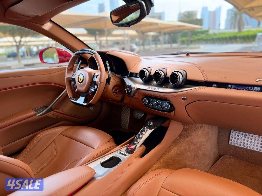 للبيع : فيراري  F12 موديل : 2017 عداد : 70 الف8