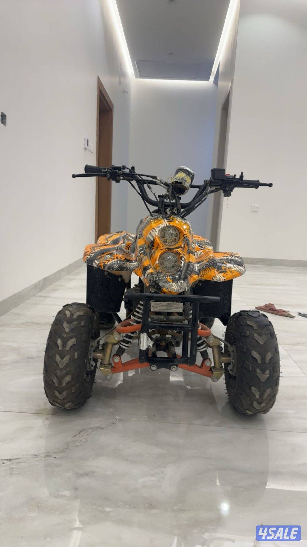 البقي شغال ما يبي له شي يمشي 80 وله مفتاحين اسبير1