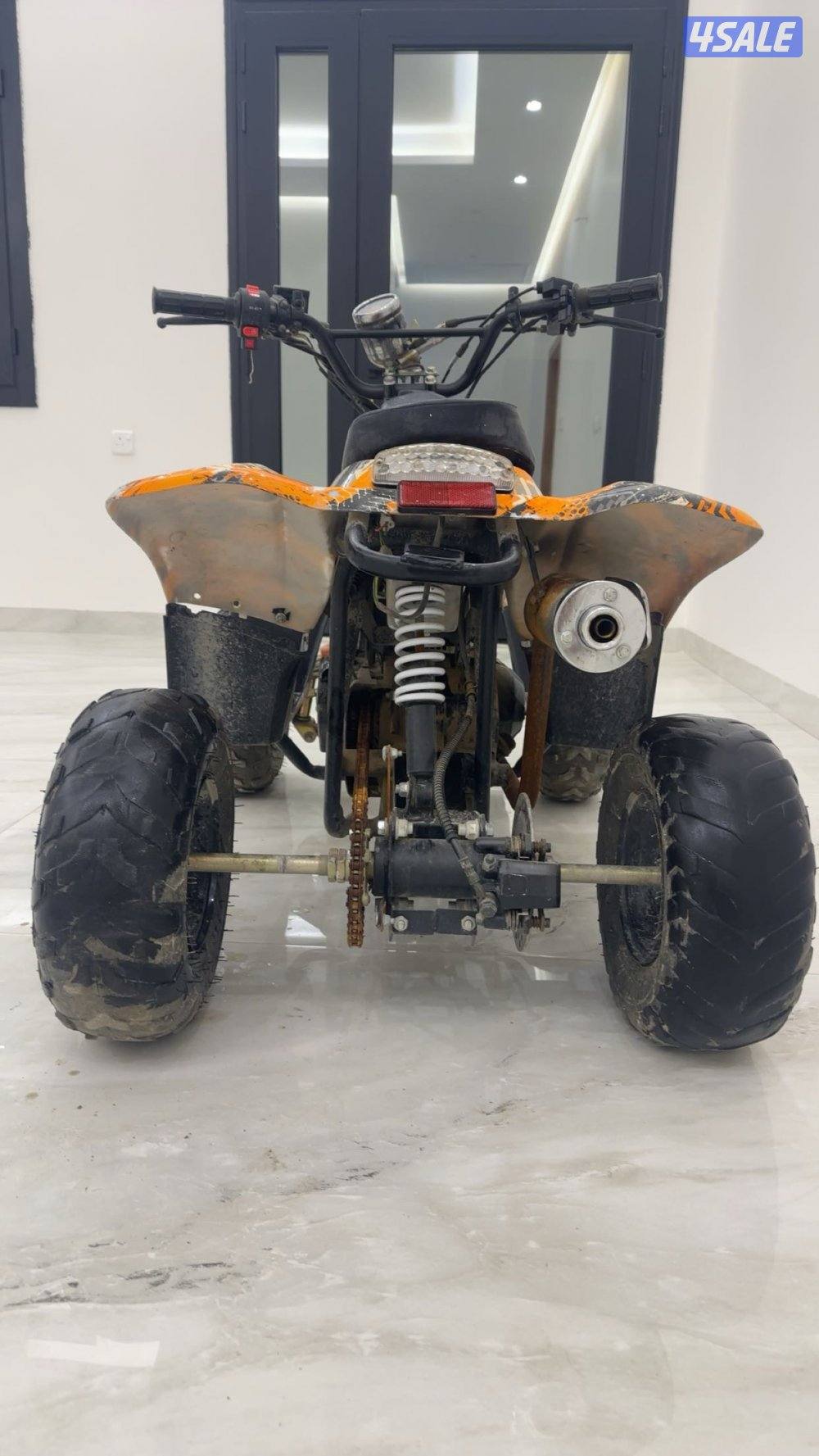 البقي شغال ما يبي له شي يمشي 80 وله مفتاحين اسبير3