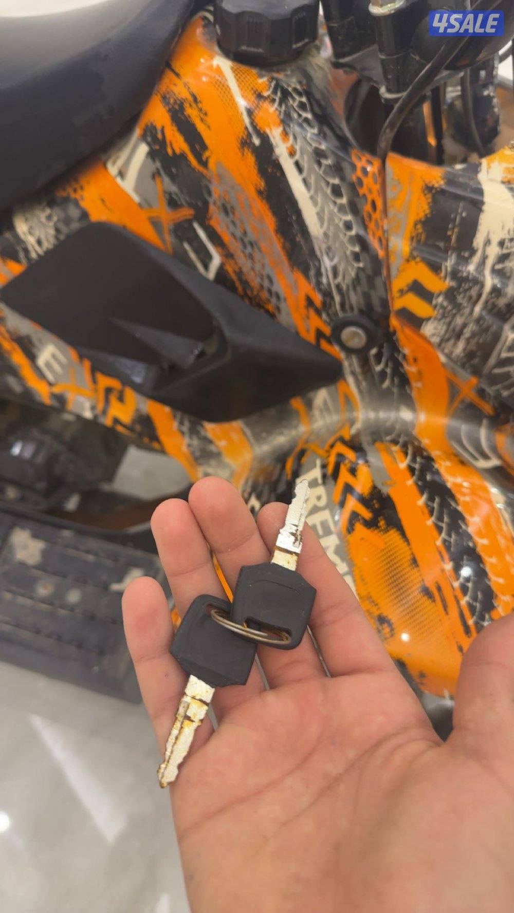 البقي شغال ما يبي له شي يمشي 80 وله مفتاحين اسبير5